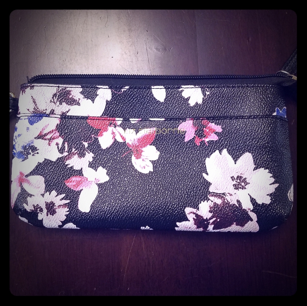 Flower pattern wristlet
